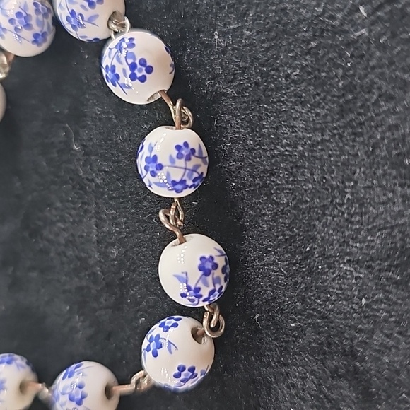 Hand-Crafted Blue and White Floral Ceramic Painted Beaded Bracelet - Picture 3 of 3